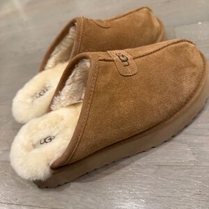UGG Discoquette Genuine Shearling Slipper Like New Size 9